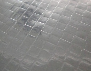 Foil woven fabric for thermal container liner